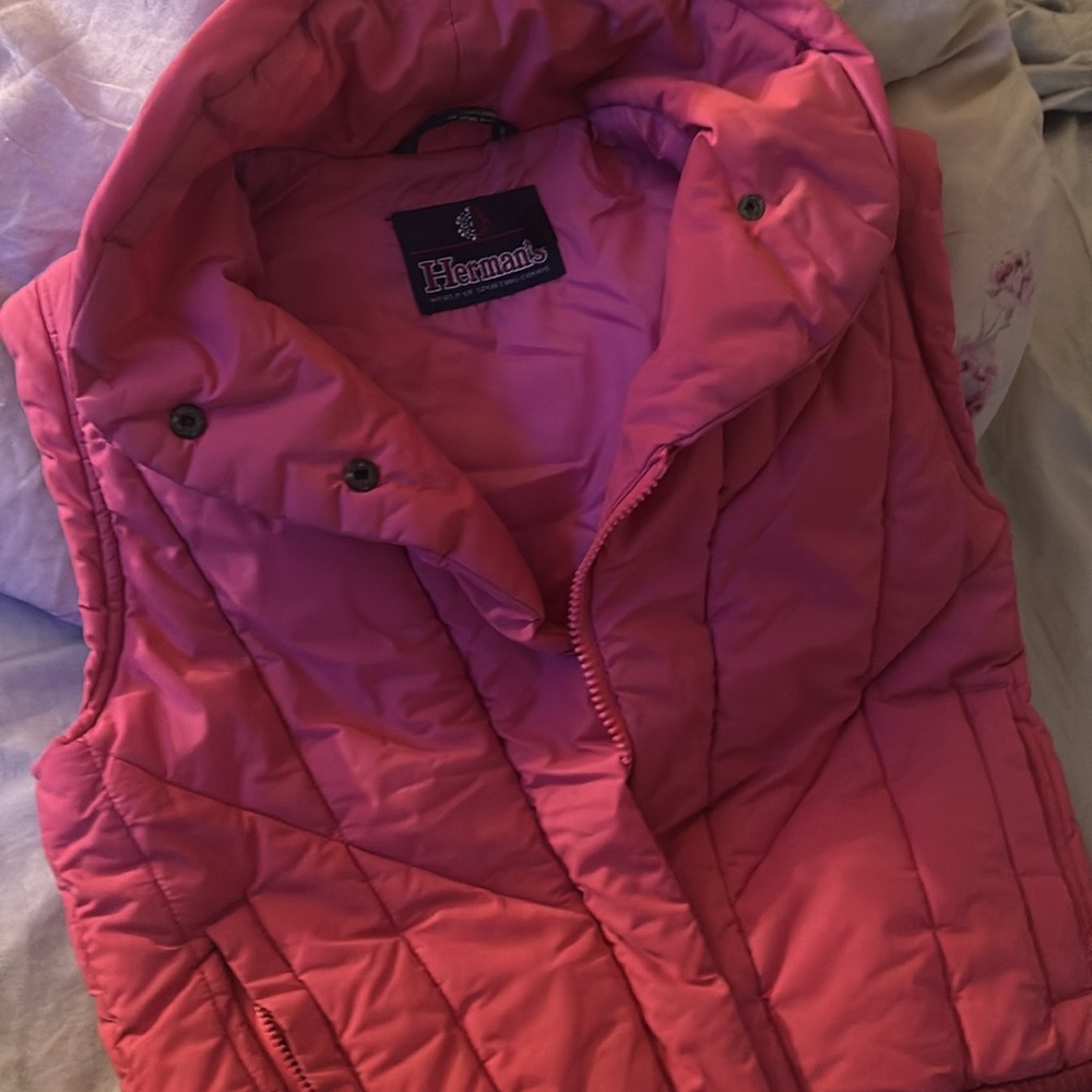 Herman’s vest cute lil puffy pink size medium large cute zipper pockets warm